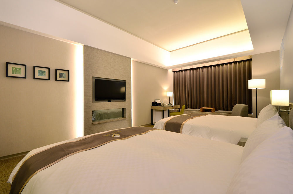 Tsun Huang Hotel Цзяи Экстерьер фото