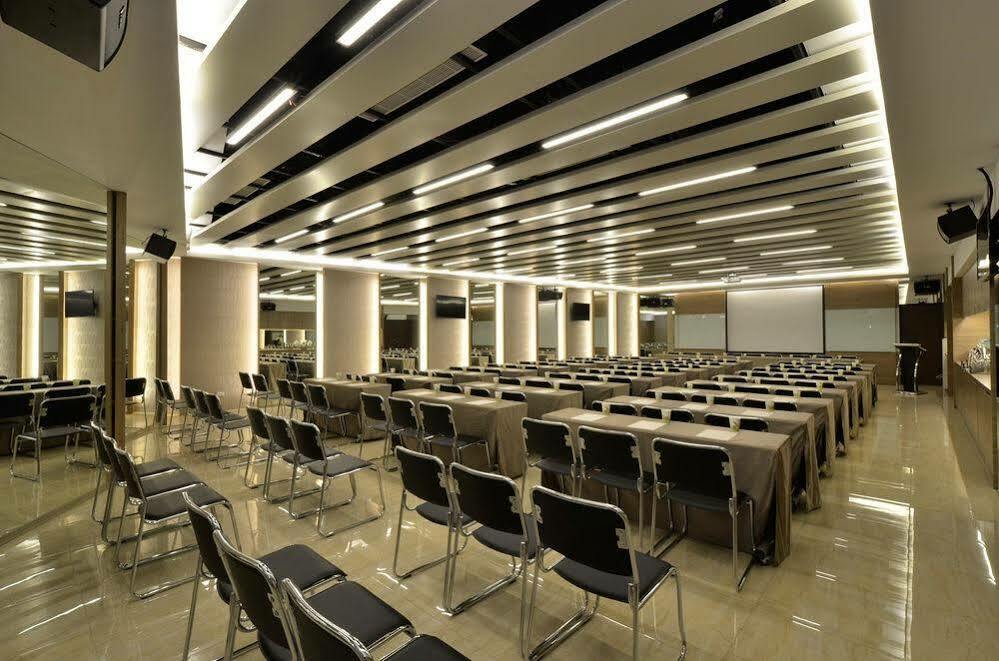 Tsun Huang Hotel Цзяи Экстерьер фото