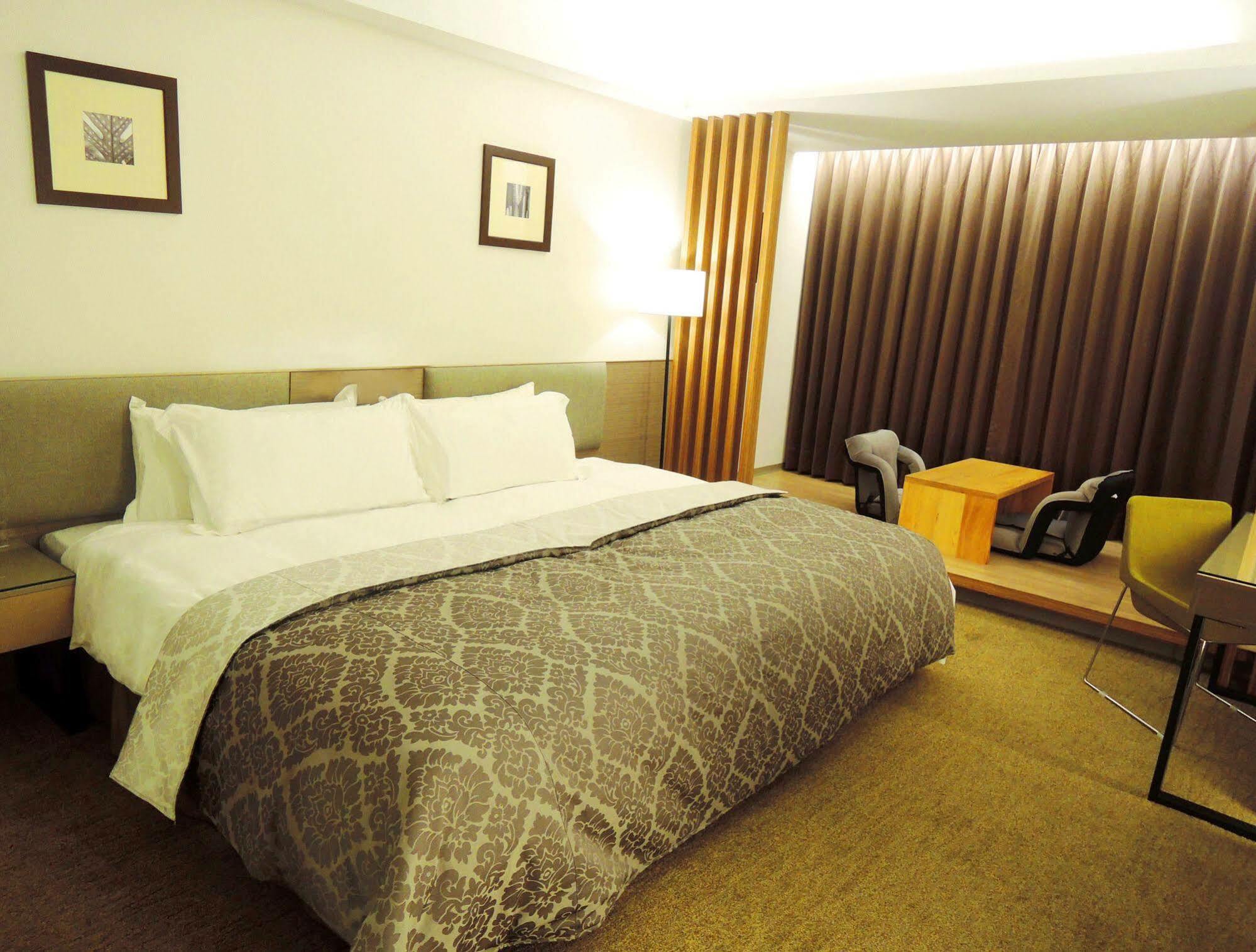 Tsun Huang Hotel Цзяи Экстерьер фото