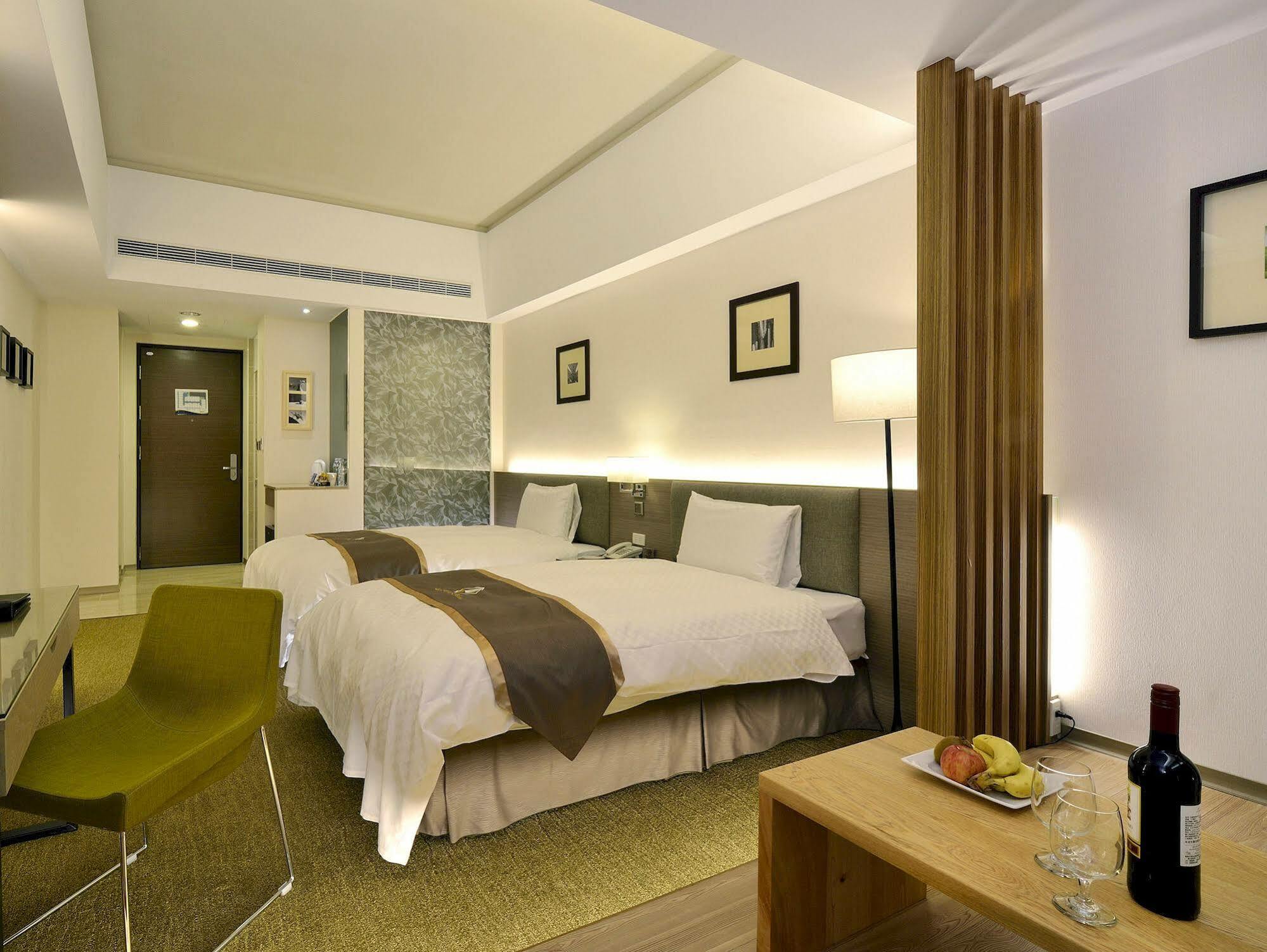 Tsun Huang Hotel Цзяи Экстерьер фото