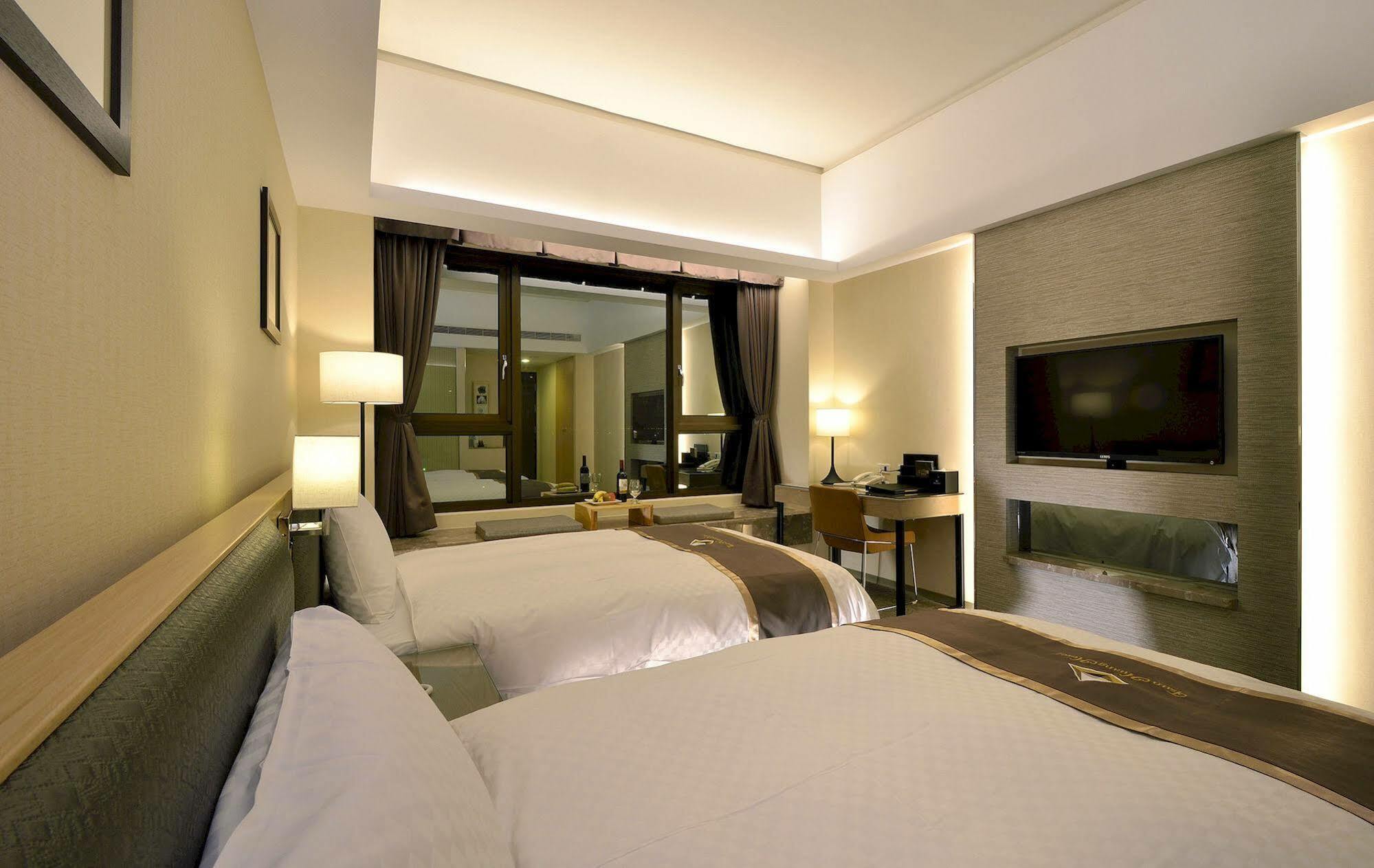 Tsun Huang Hotel Цзяи Экстерьер фото